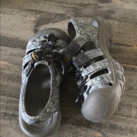 Keen water shoes - Picture 3 of 4